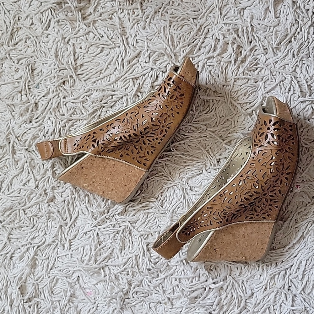 Kenneth Cole Wedge - Picture 4 of 5